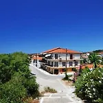 Korakakis Ξενοδοχείο *