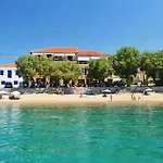 Korakakis *